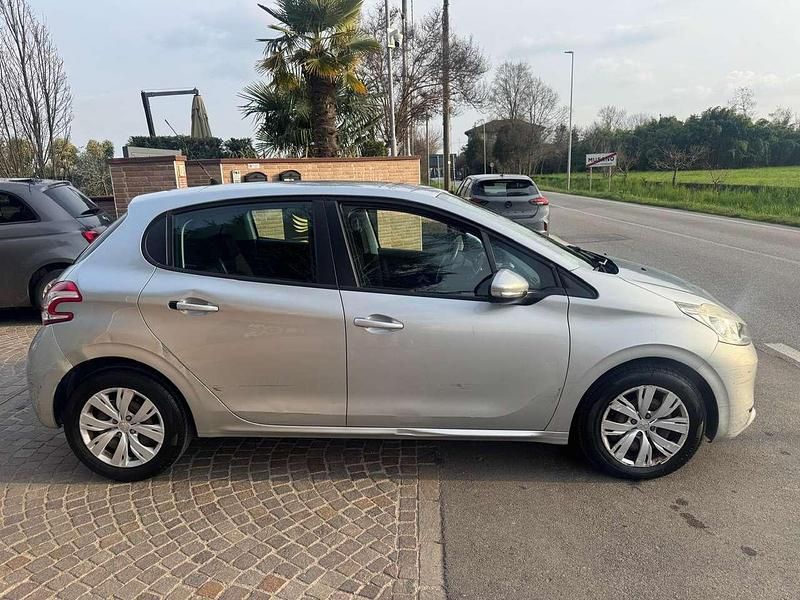Usata Peugeot 208 Active 68 CV (50 kW) 2014 Argento Utilitaria