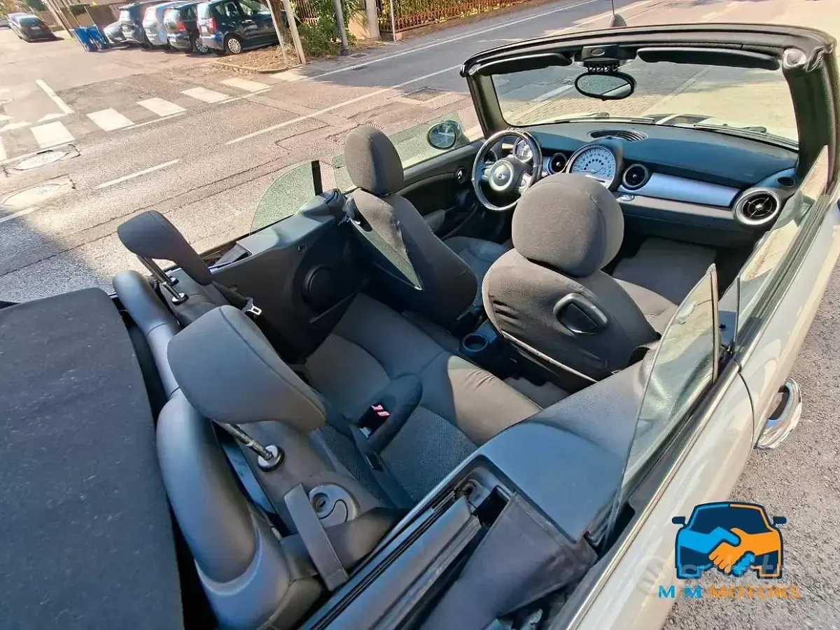 Usata Mini Cooper Cabriolet 120 CV (88 kW) 2009 Bianco Cabrio