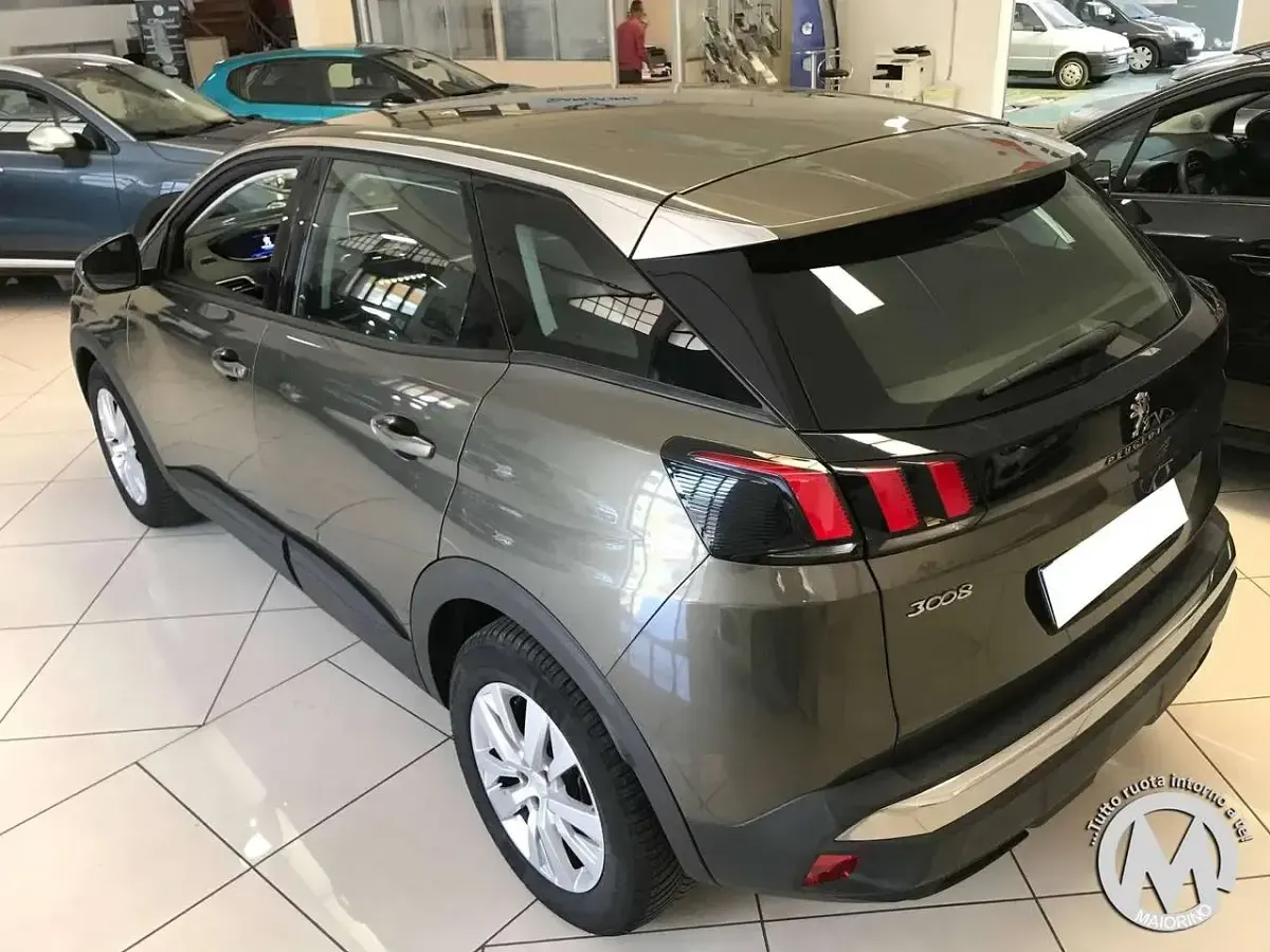Usata Peugeot 3008 Business-Line 131 CV (96 kW) 2020 Grigio artense SUV