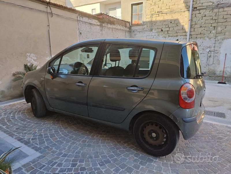 Usata Renault Modus 82 CV (60 kW) 2005 Verde Monovolume