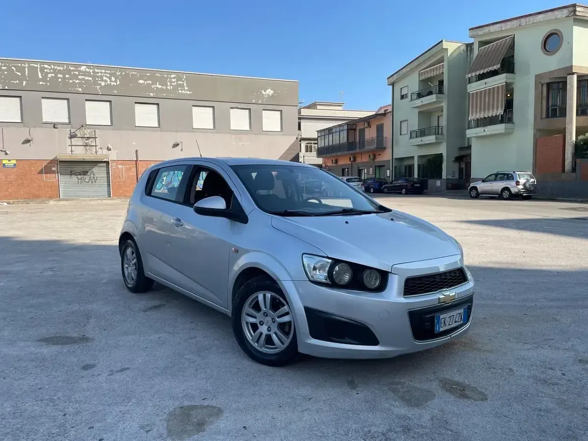 Usata Chevrolet Aveo 84 CV (61 kW) 2012 Argento Berlina