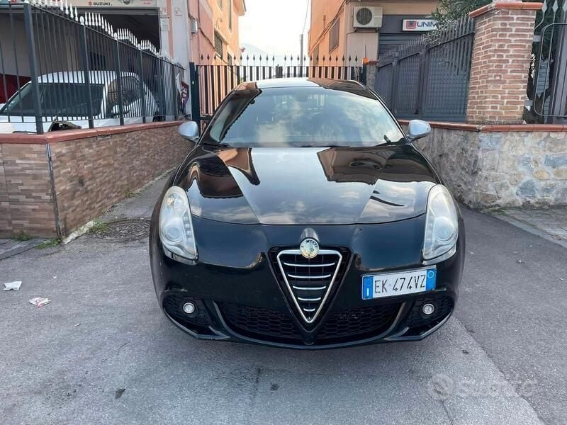 Usata 2012 Alfa Romeo Giulietta Exclusive Due volumi | 4000 € (Buon prezzo) - Immagine 1/4