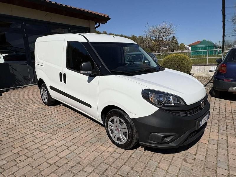 Usata Fiat Doblò 105 CV (77 kW) 2023 Bianco Monovolume
