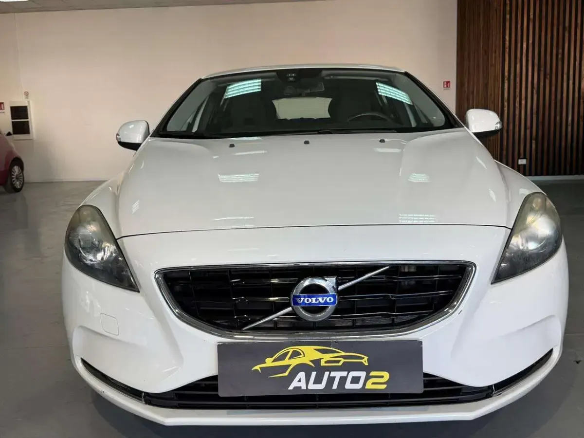 Usata Volvo V40 Business Edition 116 CV (85 kW) 2015 Bianco Berlina