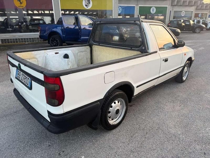 Usata Skoda Pick-up 64 CV (47 kW) 1999 Bianco Pick-up