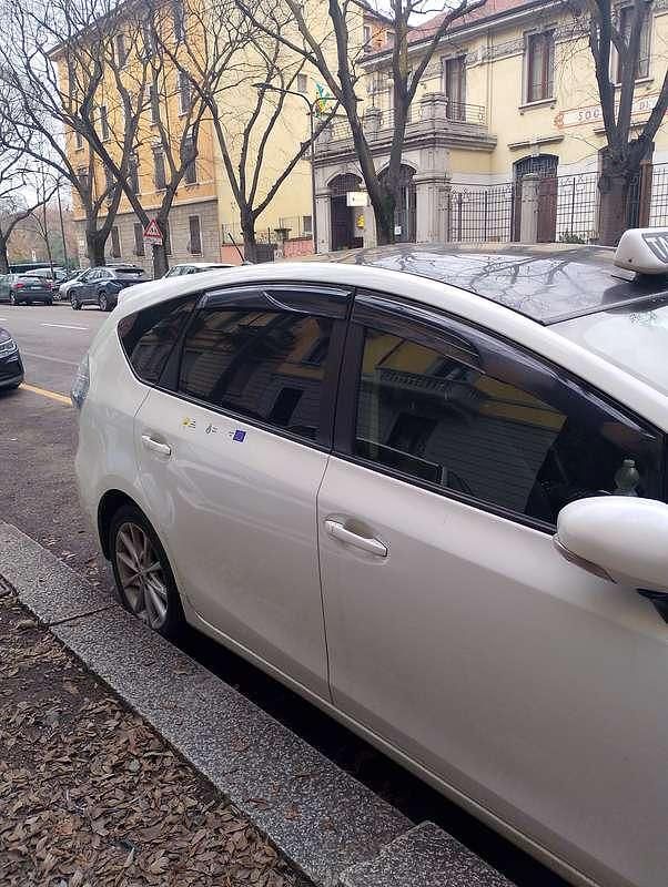 Usata Toyota Prius+ Lounge 99 CV (72 kW) 2012 Bianco Monovolume