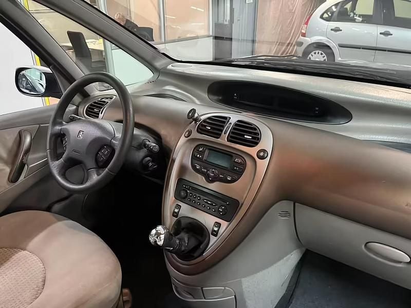 Usata Citroën Xsara Picasso 116 CV (85 kW) 2002 Grigio Monovolume