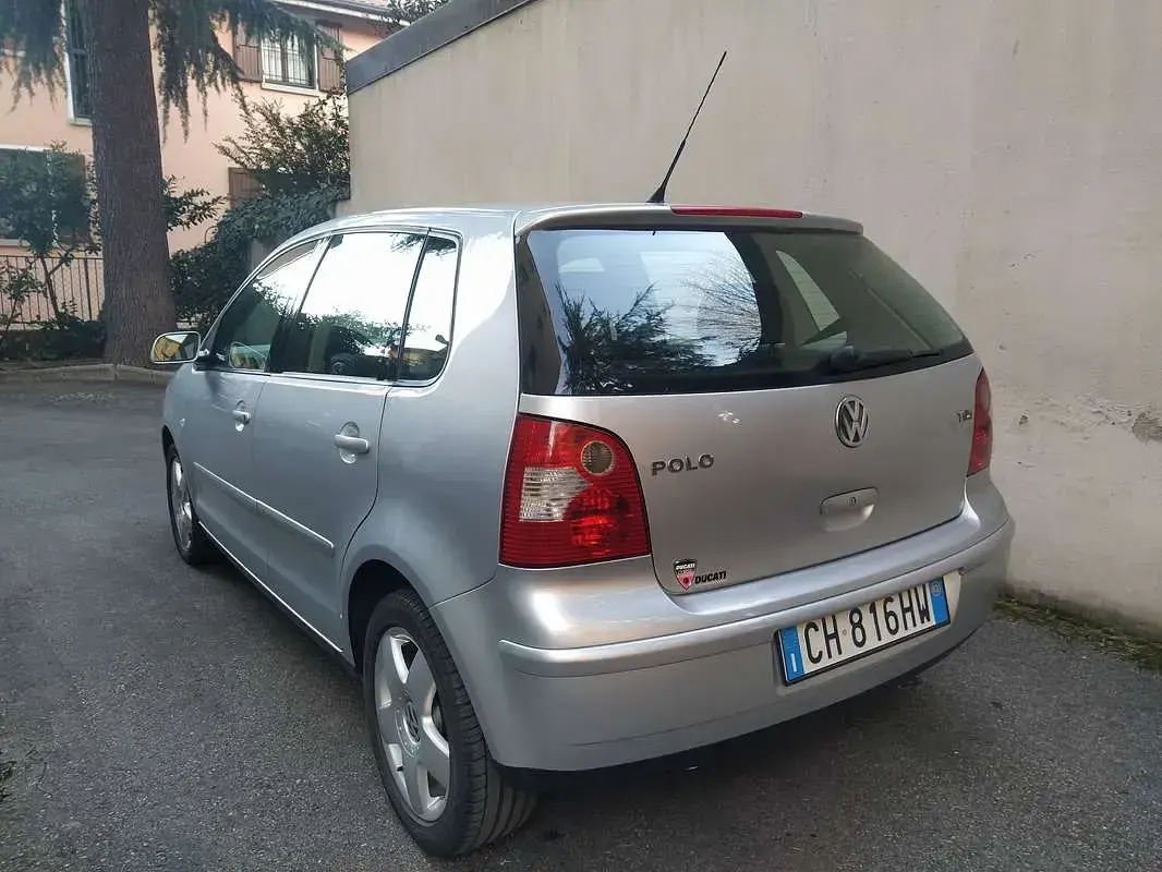 Usata VW Polo Highline 101 CV (74 kW) 2003 Argento Berlina