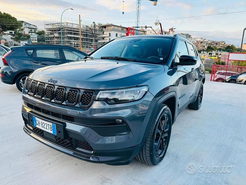 Grigio Usata 2022 Jeep Compass Night Eagle SUV | 22.900 € (Buon prezzo) - Immagine 1/4
