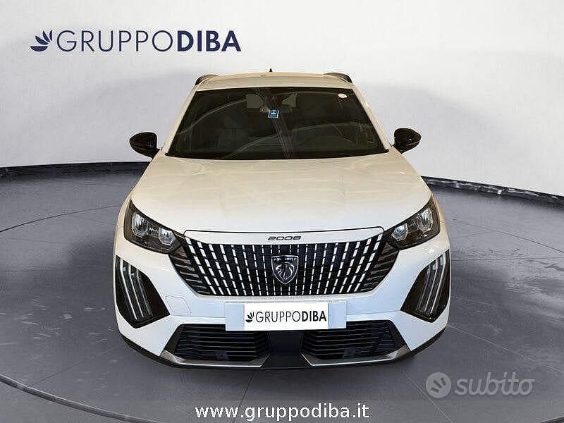 Usata Peugeot 2008 Allure 101 CV (74 kW) 2025 Bianco SUV