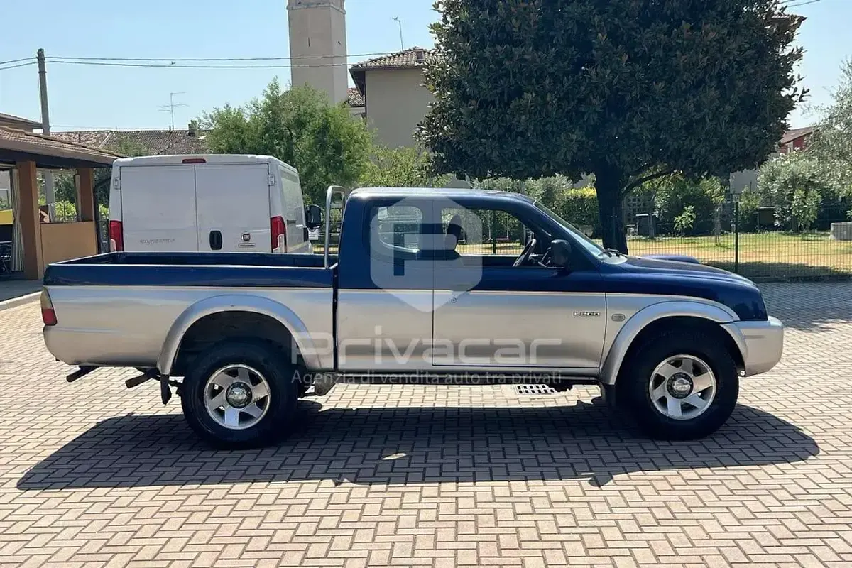 Usata Mitsubishi L200 116 CV (85 kW) 2002 Grigio Pick-up