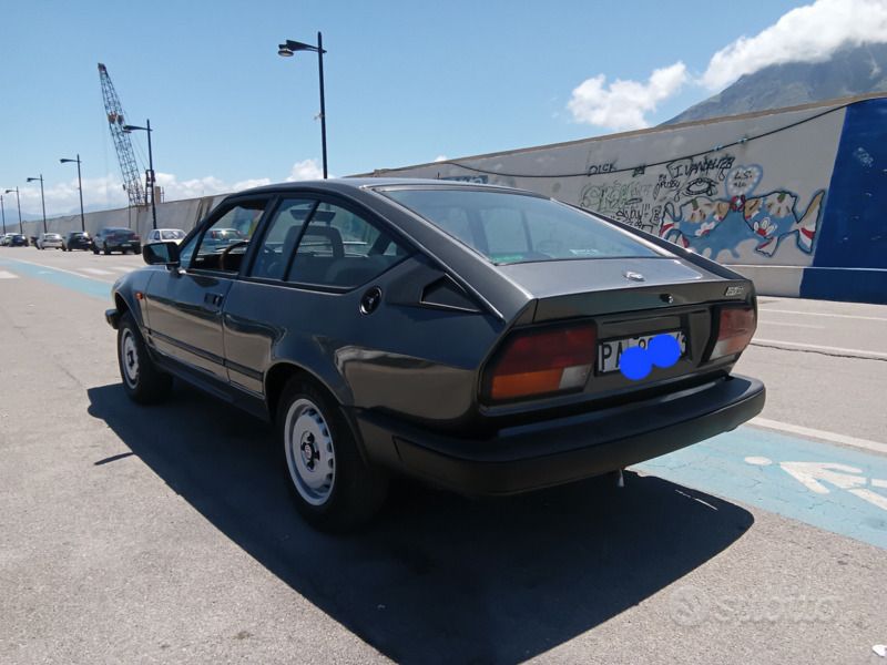 Usata Alfa Romeo Alfetta 190 CV (139 kW) 1986 Grigio Berlina