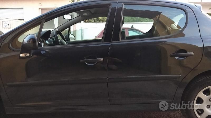 Usata Peugeot 207 70 CV (51 kW) 2008 Nero Utilitaria