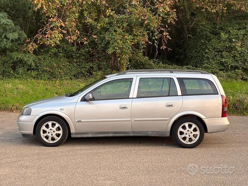 Grigio Usata 2004 Opel Astra Station wagon | 600 € (Buon prezzo) - Immagine 1/4
