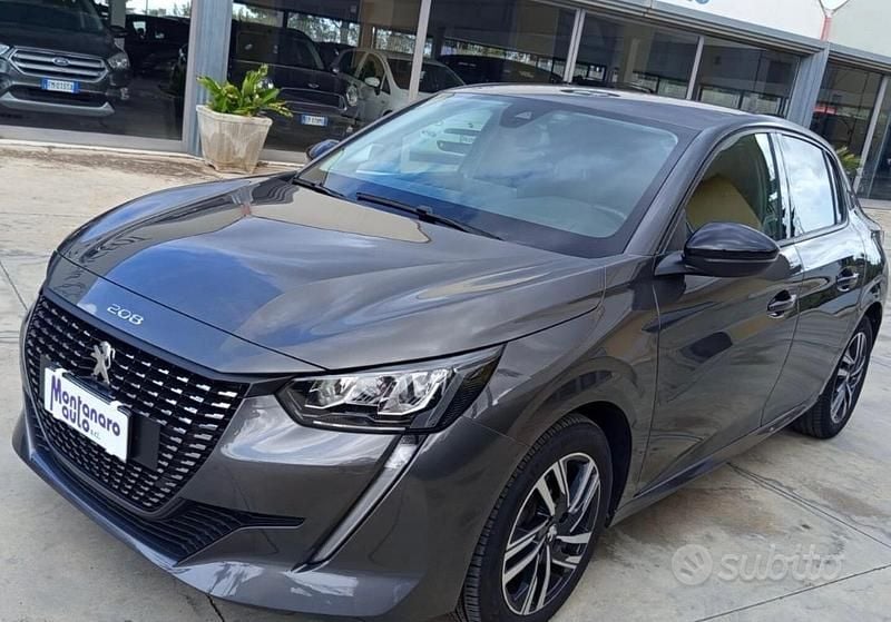 Usata Peugeot 208 Allure 101 CV (74 kW) 2022 Grigio Utilitaria