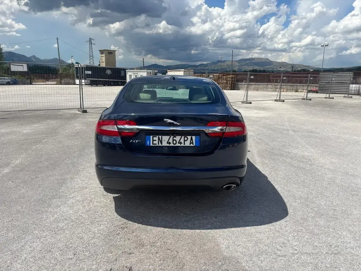 Usata Jaguar XF 190 CV (139 kW) 2012 Bluazzurro Berlina
