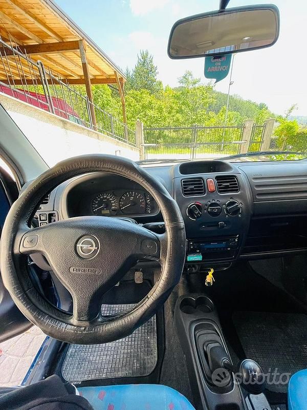 Usata Opel Agila 75 CV (55 kW) 2003 Blu Utilitaria
