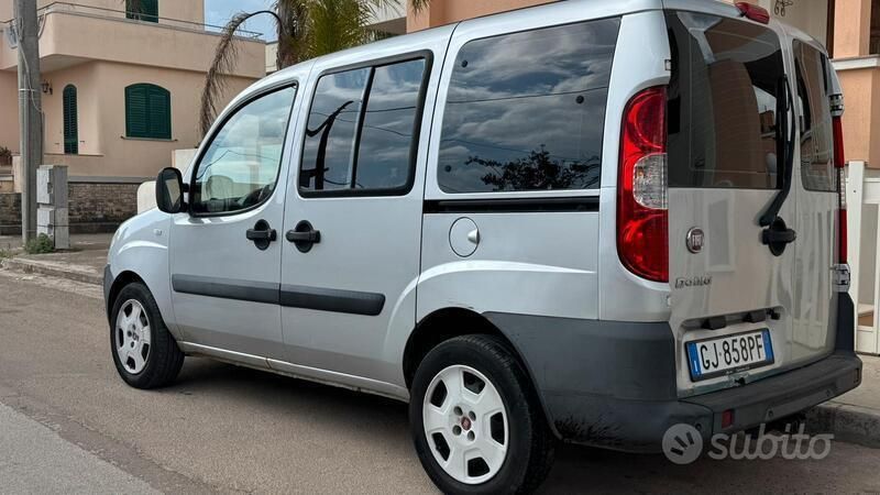 Usata Fiat Doblò 120 CV (88 kW) 2009 Grigio Monovolume