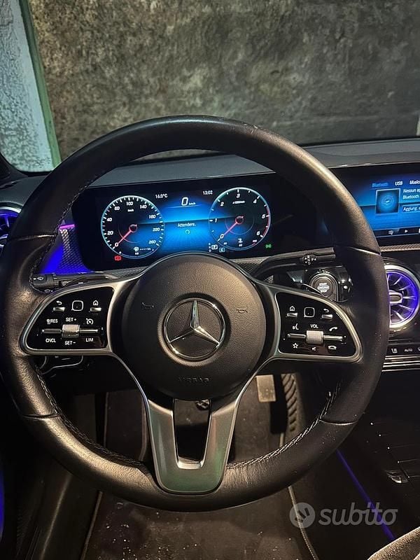 Usata Mercedes A180 136 CV (100 kW) 2022 Nero Utilitaria