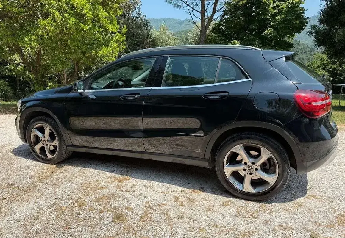 Usata Mercedes GLA200 Premium 136 CV (100 kW) 2017 Nero SUV