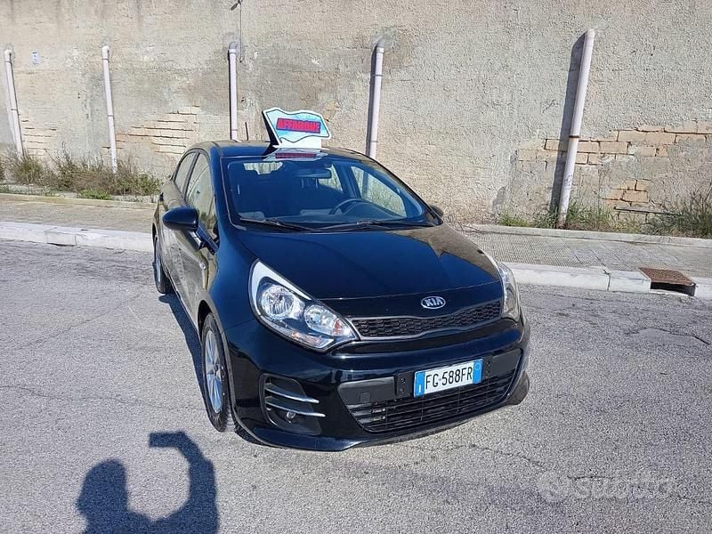 Usata Kia Rio Active 75 CV (55 kW) 2016 Nero Utilitaria