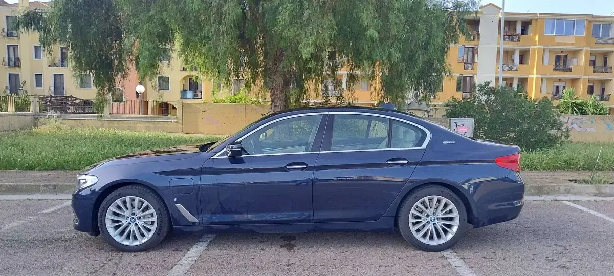 Usata BMW 530e Luxury Line 184 CV (135 kW) 2017 Blu/azzurro Berlina