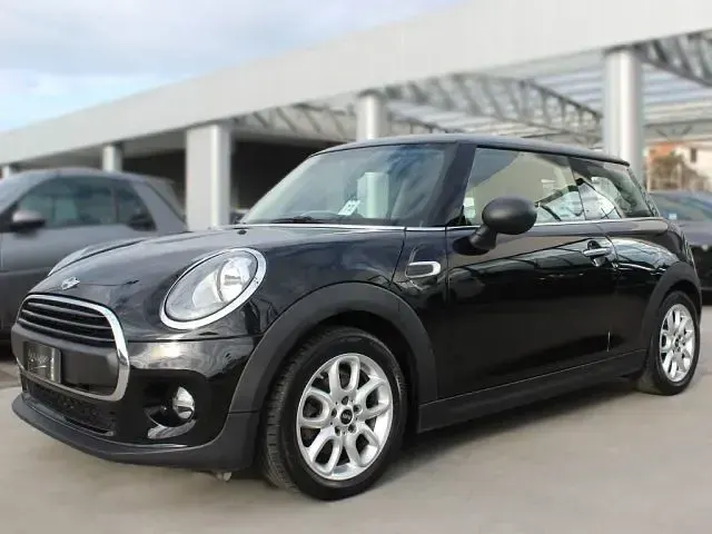 Usata Mini ONE 102 CV (75 kW) 2017 Nero Utilitaria