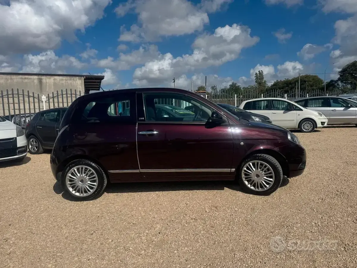 Usata Lancia Ypsilon 69 CV (50 kW) 2011 Viola Utilitaria