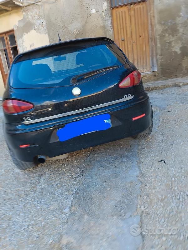 Usata Alfa Romeo 147 105 CV (77 kW) 2002 Nero Utilitaria