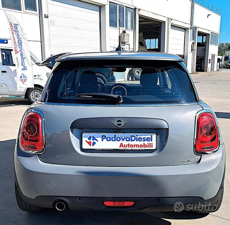 Begagnad Mini ONE 75 HK (55 kW) 2019 Grå Halvkombi