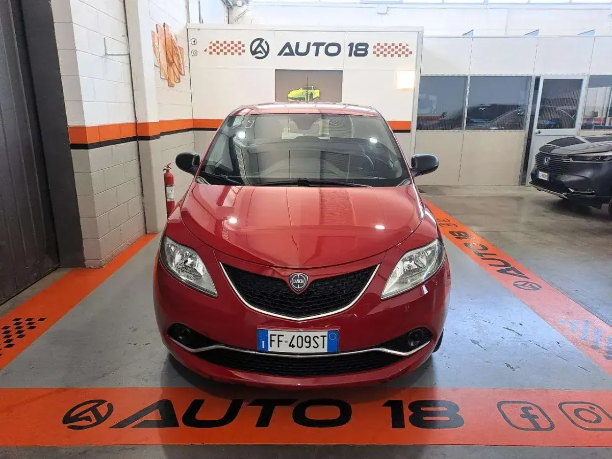 Usata Lancia Ypsilon 69 CV (50 kW) 2016 Rosso Utilitaria
