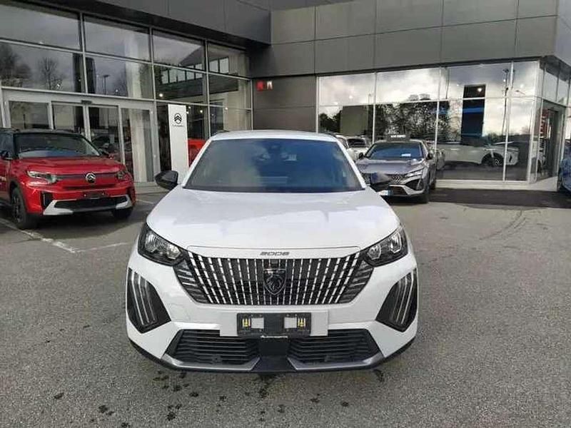 Usata Peugeot e-2008 Allure 61 kW (84 CV) 2024 Bianco okenite SUV