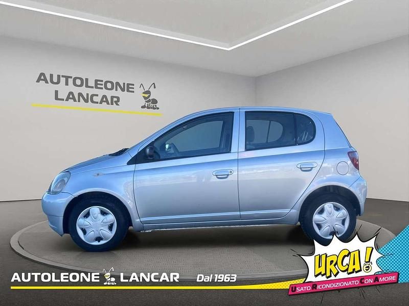 Usata Toyota Yaris Sol 68 CV (50 kW) 2000 Grigio Berlina