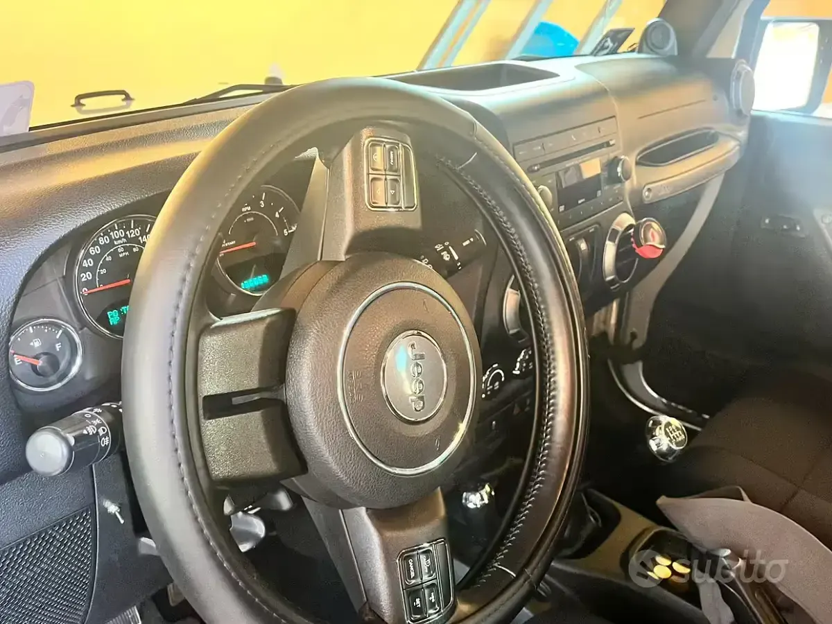 Usata Jeep Wrangler 200 CV (147 kW) 2011 Grigio SUV