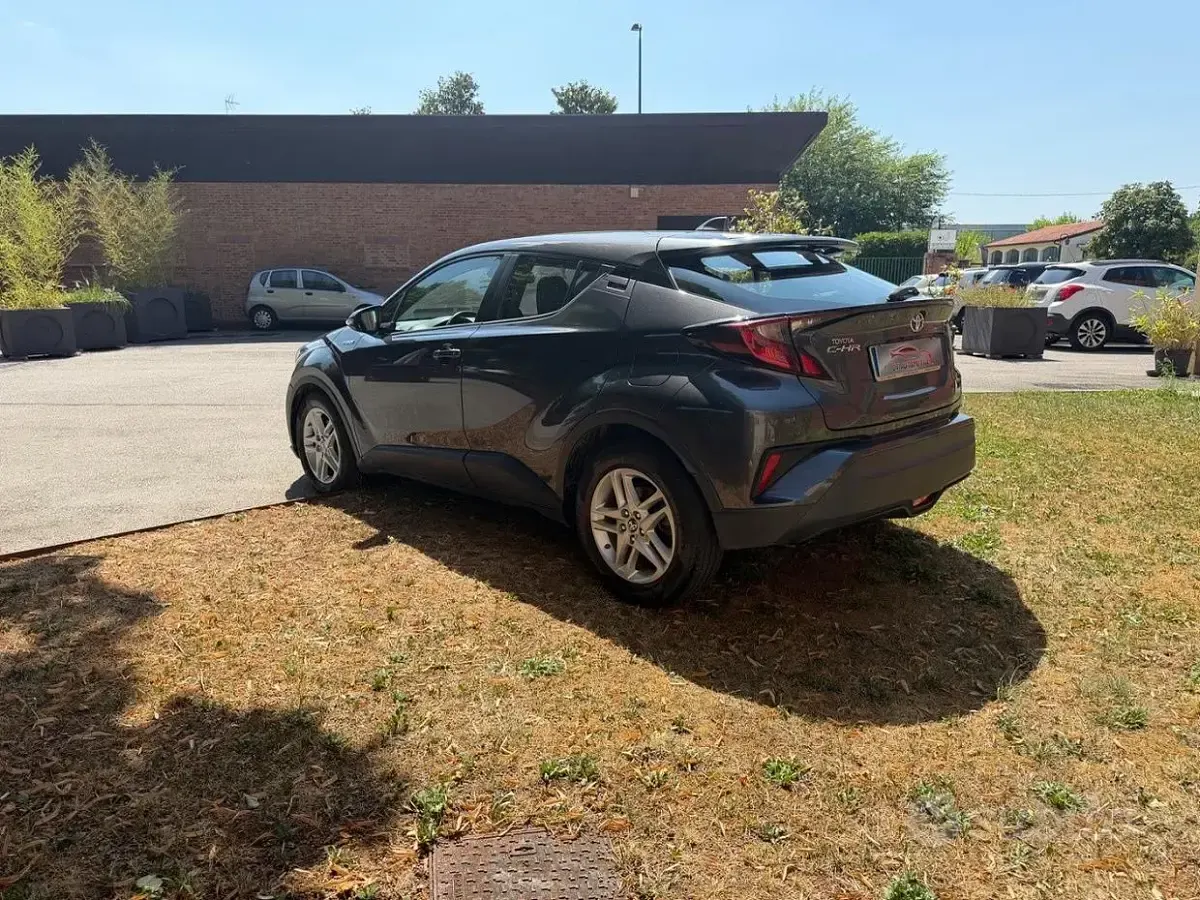 Usata Toyota C-HR Business Edition 98 CV (72 kW) 2020 Grigio SUV