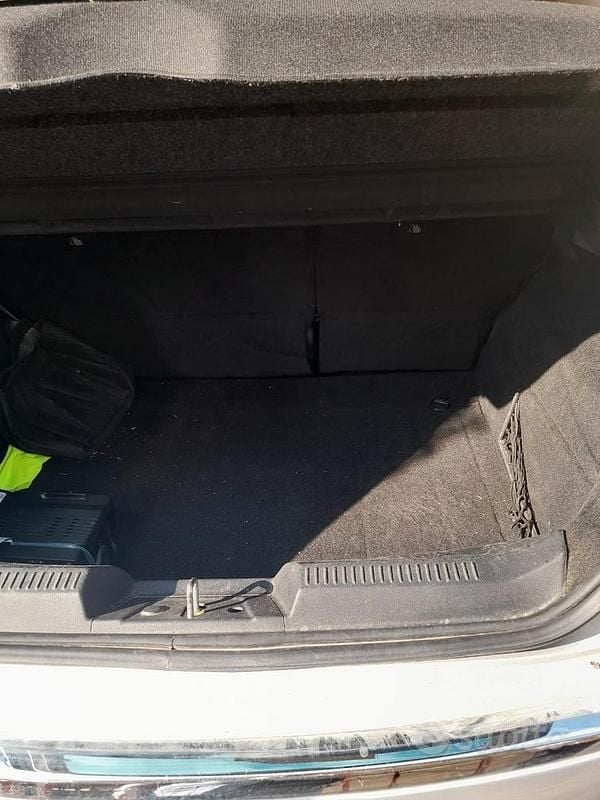 Usata Lancia Delta 120 CV (88 kW) 2013 Grigio Utilitaria