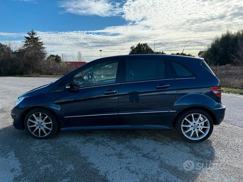 Usata Mercedes B200 140 CV (102 kW) 2008 Blu Monovolume