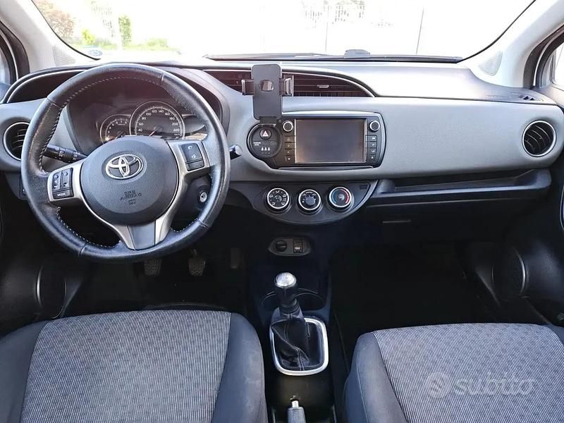Usata Toyota Yaris 69 CV (50 kW) 2015 Bianco Utilitaria