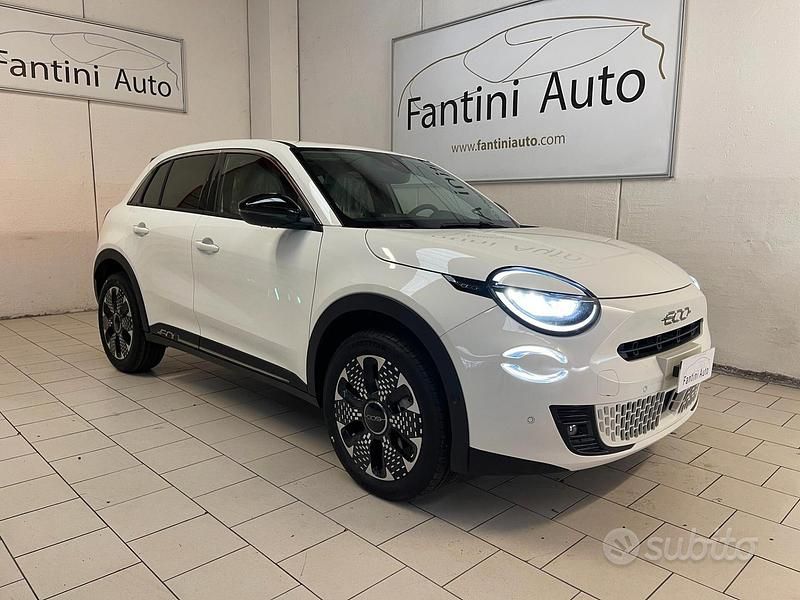 Nuova Fiat 600 La Prima 110 CV (80 kW) 2025 Bianco Station wagon