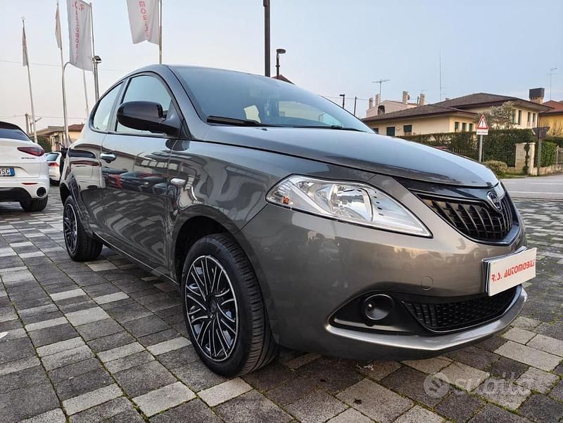 Usata Lancia Ypsilon 70 CV (51 kW) 2023 Nero Utilitaria