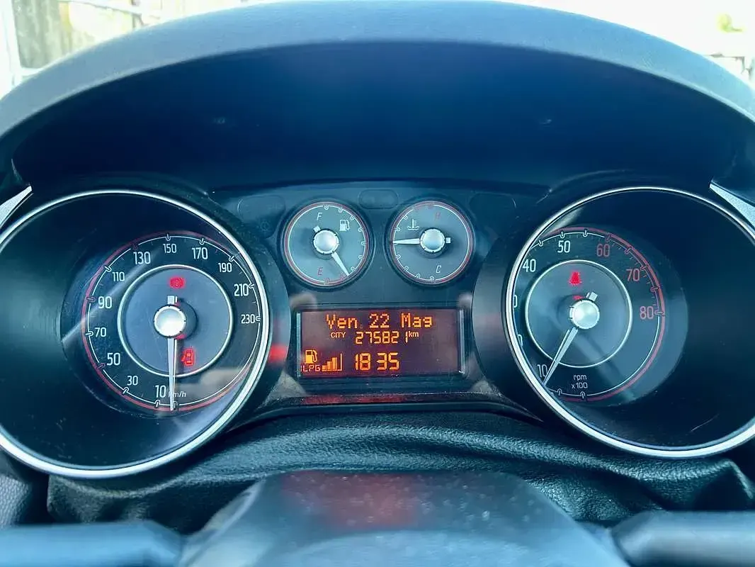 Usata Fiat Punto Lounge 77 CV (56 kW) 2015 Utilitaria