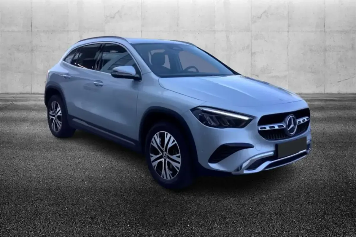 Usata Mercedes GLA200 Advanced 150 CV (110 kW) 2024 Argento SUV