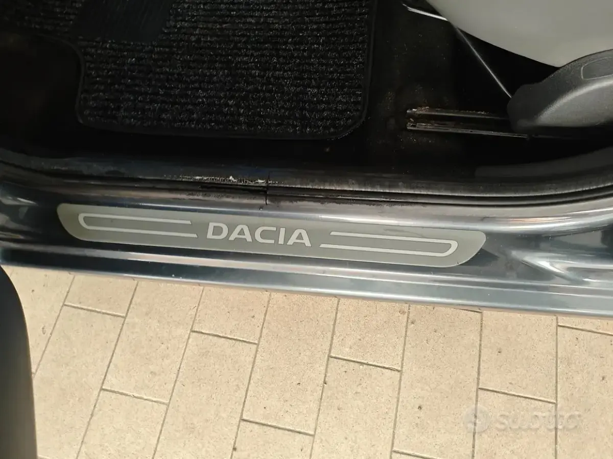Usata Dacia Logan Lauréate 75 CV (55 kW) 2008 Grigio Berlina