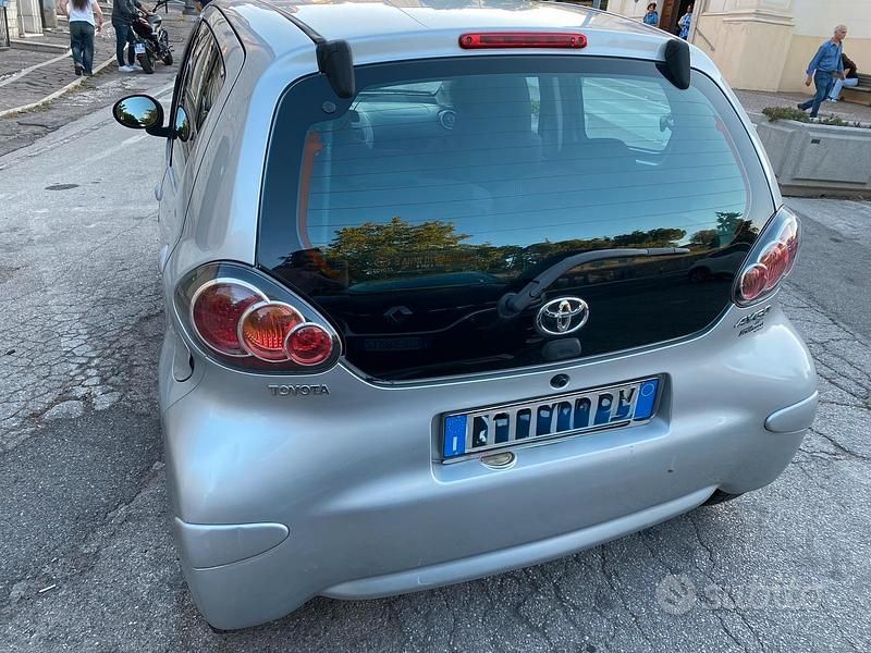 Usata Toyota Aygo 68 CV (50 kW) 2010 Grigio Utilitaria