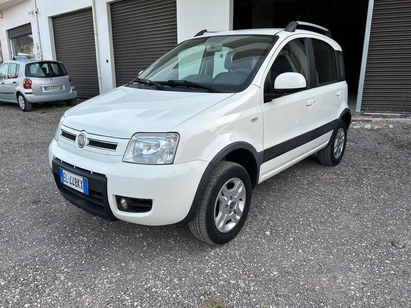 Usata Fiat Panda 4x4 Climbing 75 CV (55 kW) 2012 Bianco Utilitaria