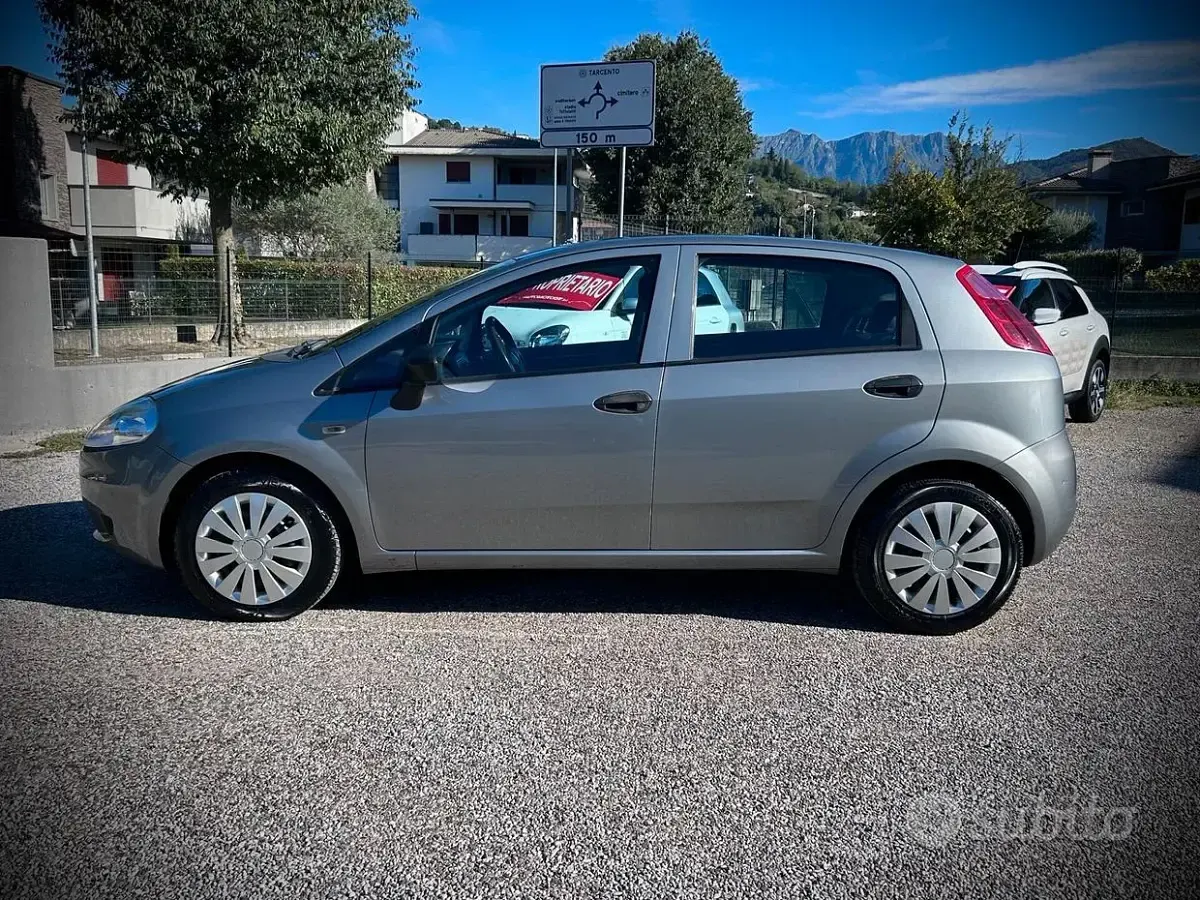 Usata Fiat Grande Punto 65 CV (47 kW) 2009 Grigio Utilitaria