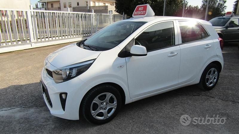 Gebraucht Kia Picanto Active 67 PS (49 kW) 2018 Weiß Kleinwagen