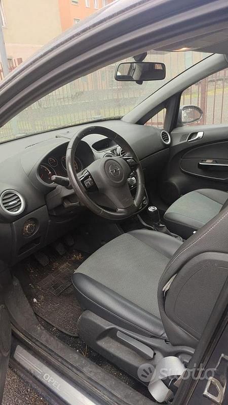 Usata Opel Corsa 90 CV (66 kW) 2009 Grigio Utilitaria