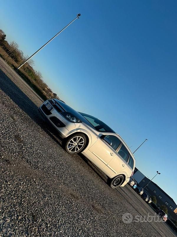 Usata Opel Astra Edition 101 CV (74 kW) 2008 Grigio Station wagon