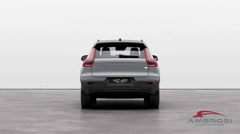 Nuova Volvo XC40 Core 185 kW (252 CV) 2025 Grigio SUV
